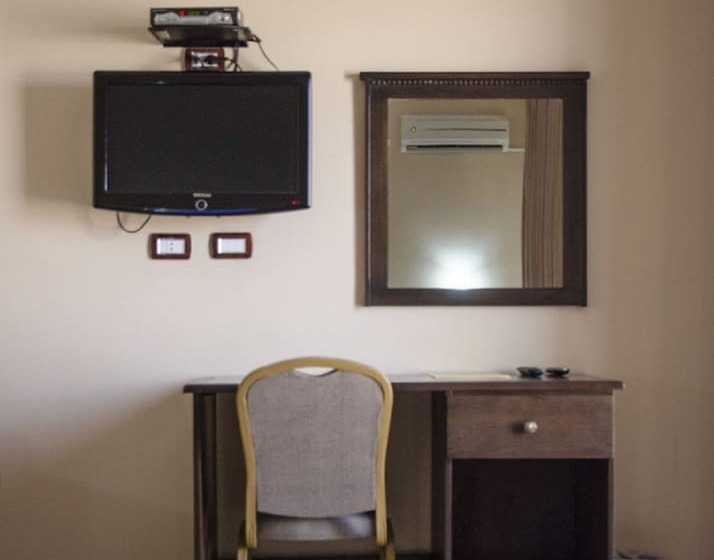 اتاق استاندارد یک نفره, Delilah