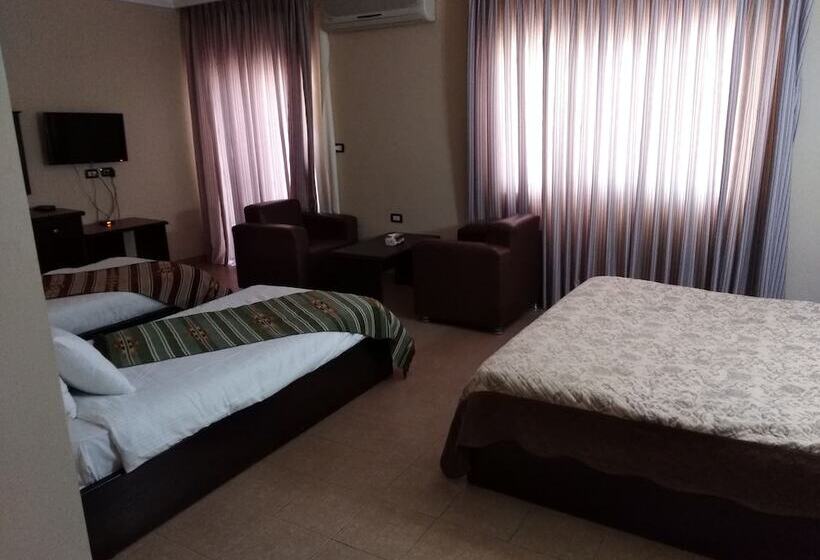 سوییت جونیور, Delilah