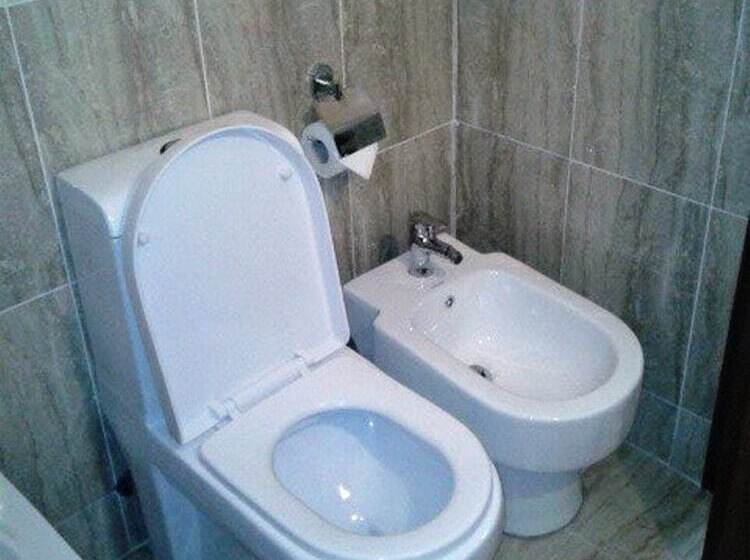 اتاق استاندارد سه نفره, Delilah