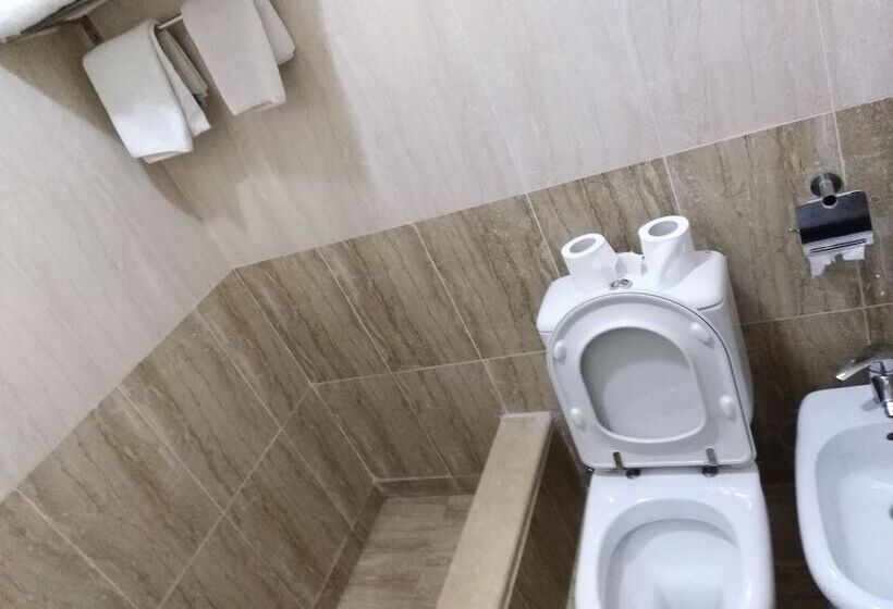 تختخواب در اتاق مشترک, Delilah