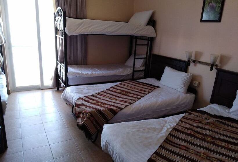 تختخواب در اتاق مشترک, Delilah