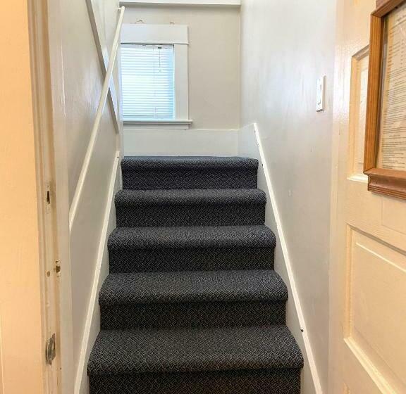 阁楼套房, Douglas Guest House