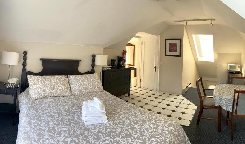 阁楼套房, Douglas Guest House