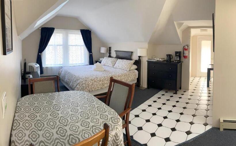 阁楼套房, Douglas Guest House