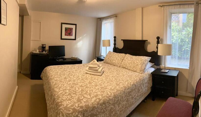 经济房, Douglas Guest House