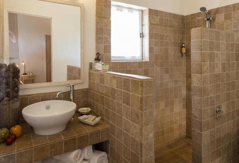 غرفة قياسية مزودة بجاكوزى, La Clé Des Champs, Boutique Hôtel & Spa