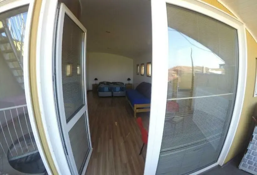 اتاق لوکس, Lemuria Hostel