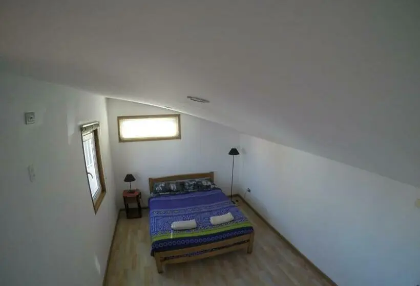 اتاق استاندارد, Lemuria Hostel