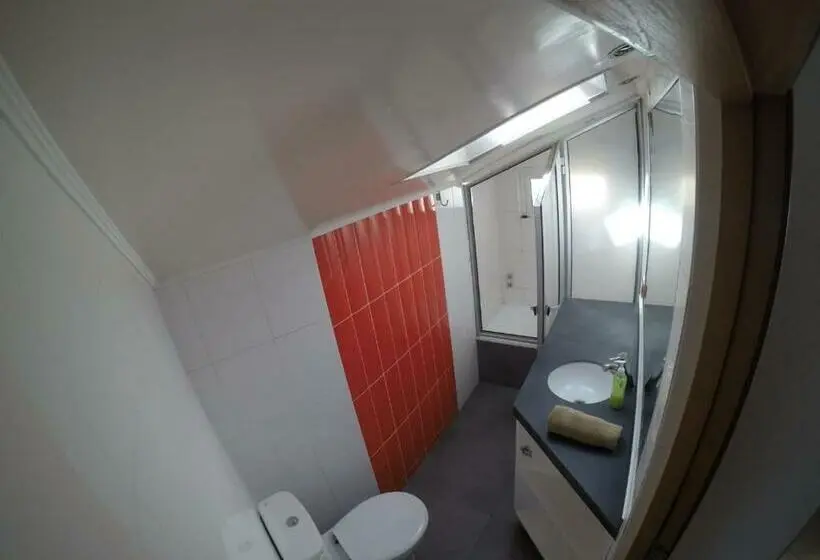اتاق استاندارد, Lemuria Hostel