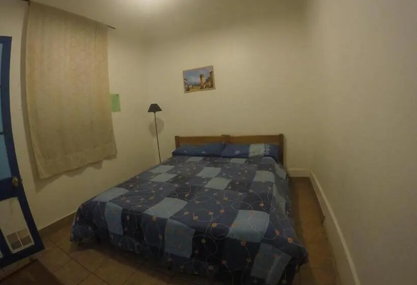 اتاق استاندارد با سرویس بهداشتی مشترک, Lemuria Hostel