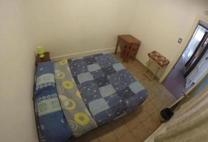 اتاق استاندارد با سرویس بهداشتی مشترک, Lemuria Hostel