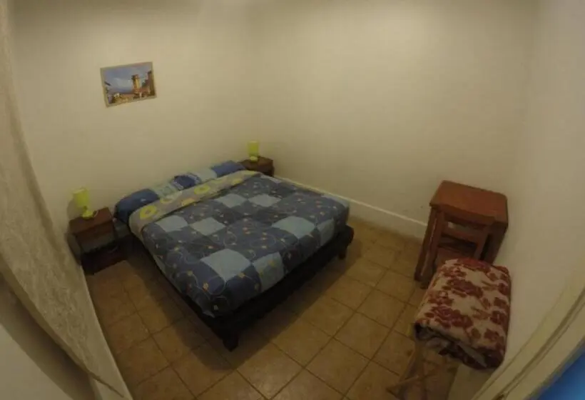 اتاق استاندارد با سرویس بهداشتی مشترک, Lemuria Hostel