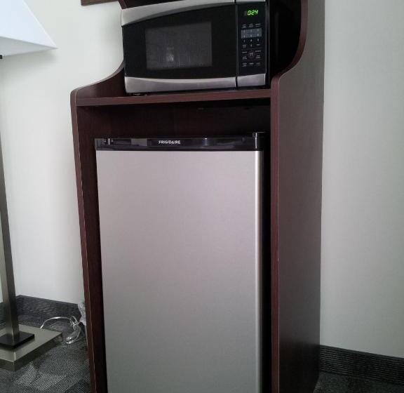 غرفة ديلوكس, Midland Inn & Suites