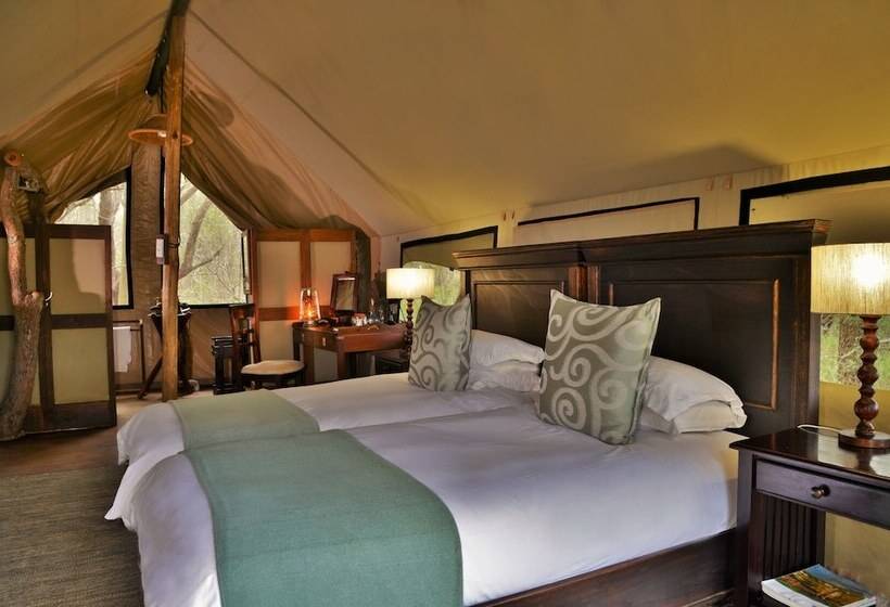 Deluxe Tent, Rhino Walking Safaris