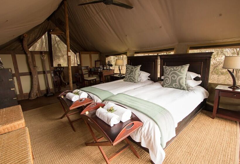 Deluxe Tent, Rhino Walking Safaris