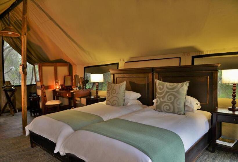Deluxe Tent, Rhino Walking Safaris