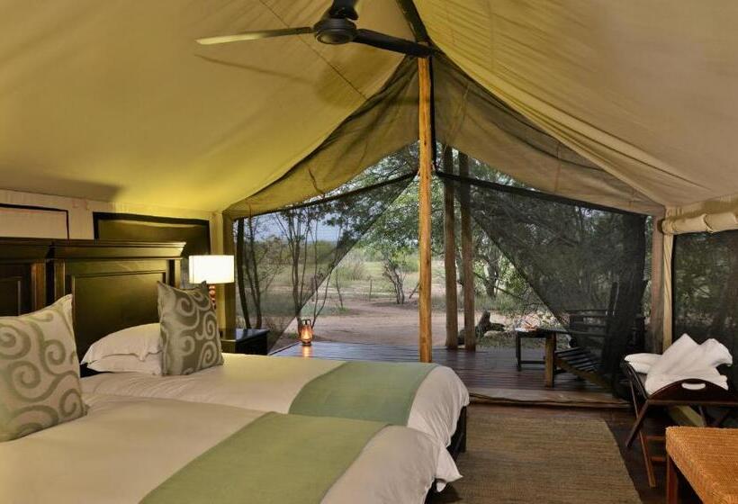 چادر با خدمات رفاهی لوکس, Rhino Walking Safaris