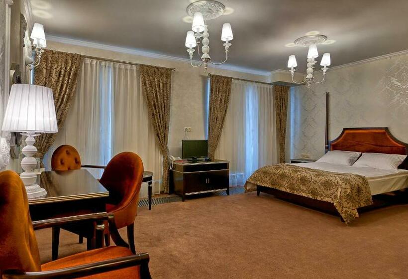 شقة غرفة واحدة, Santana