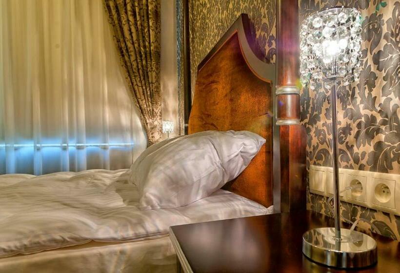 شقة غرفة واحدة, Santana