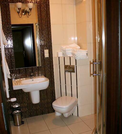 غرفة قياسية رباعية, Santana