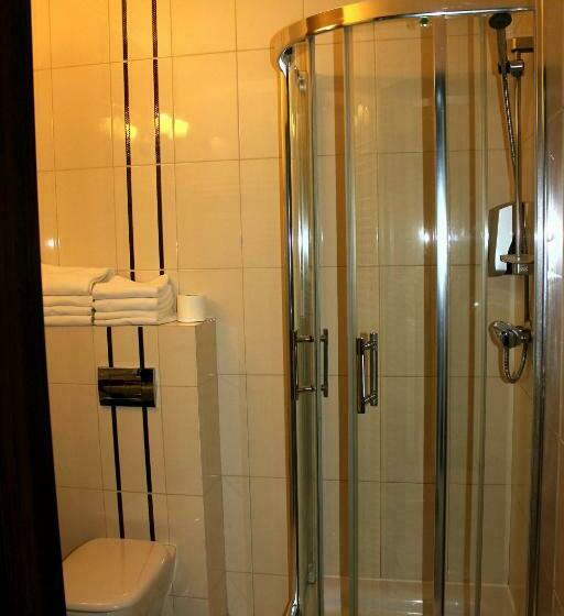 غرفة قياسية رباعية, Santana