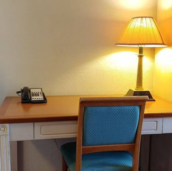 家庭间, Sand Castle Suites Motel