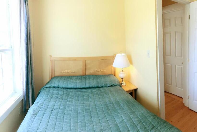 شقة 3 غرف, The Cavendish Motel