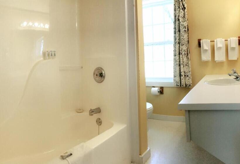 شقة 3 غرف, The Cavendish Motel