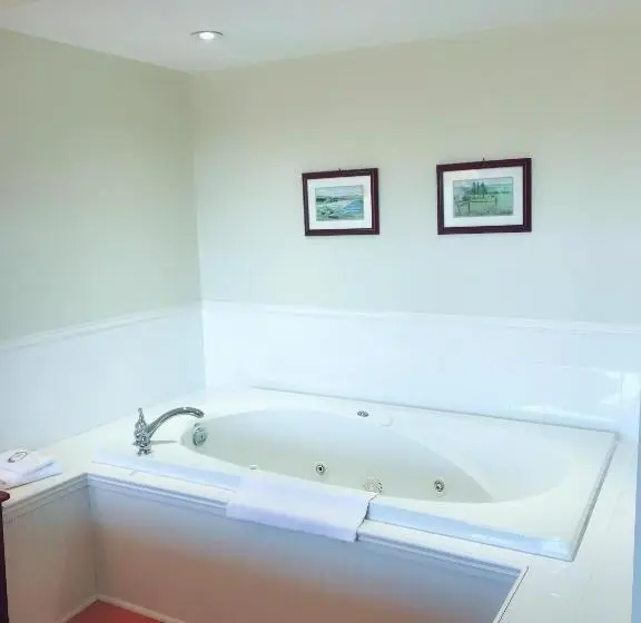 Deluxe Room King Size Bed