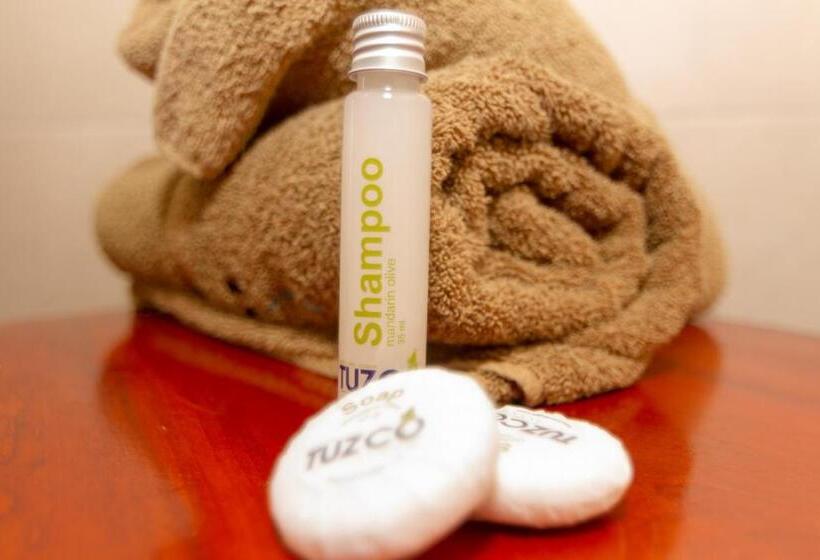 اتاق لوکس با چشمانداز استخر, Tuzco Lodge