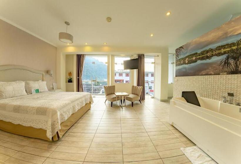 Люкс Кровать Кинг, Natural Green Lounge