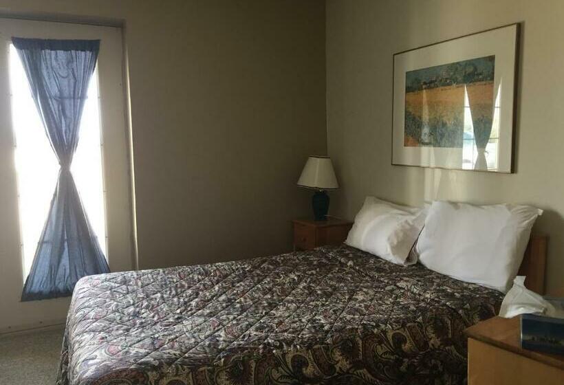 Номер Стандарт 2 Двуспальные Кровати, North Adventure Inn
