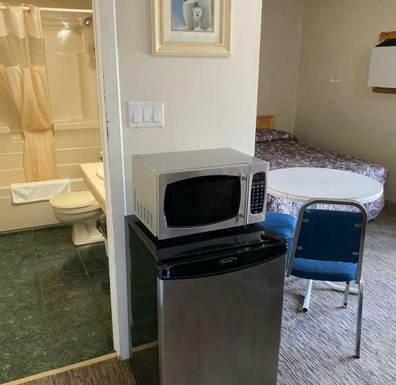 غرفه قياسيه سريرين مزدوجين, North Adventure Inn