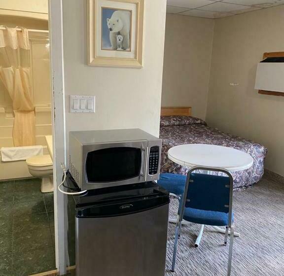 غرفه قياسيه سريرين مزدوجين, North Adventure Inn