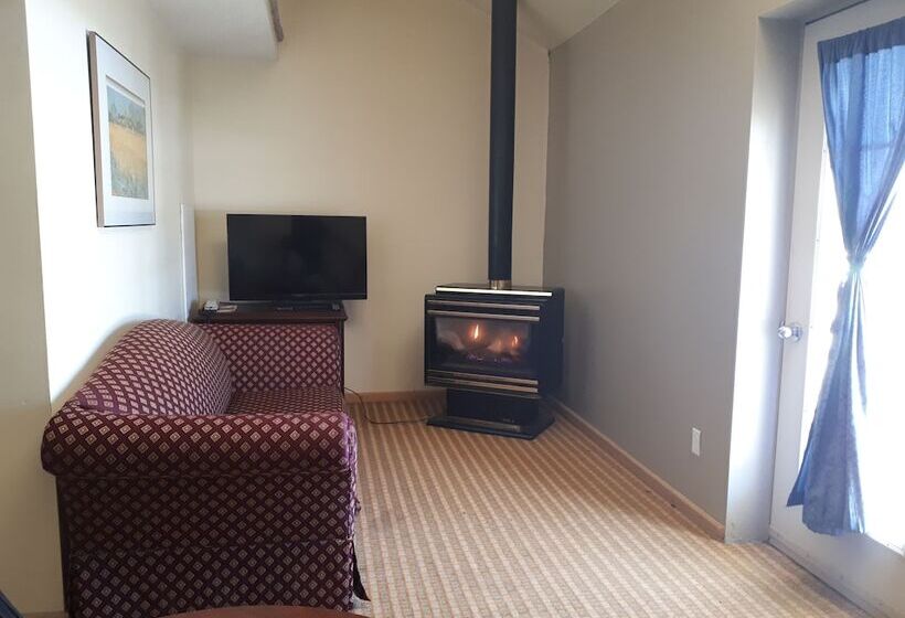 غرفه قياسيه سريرين مزدوجين, North Adventure Inn