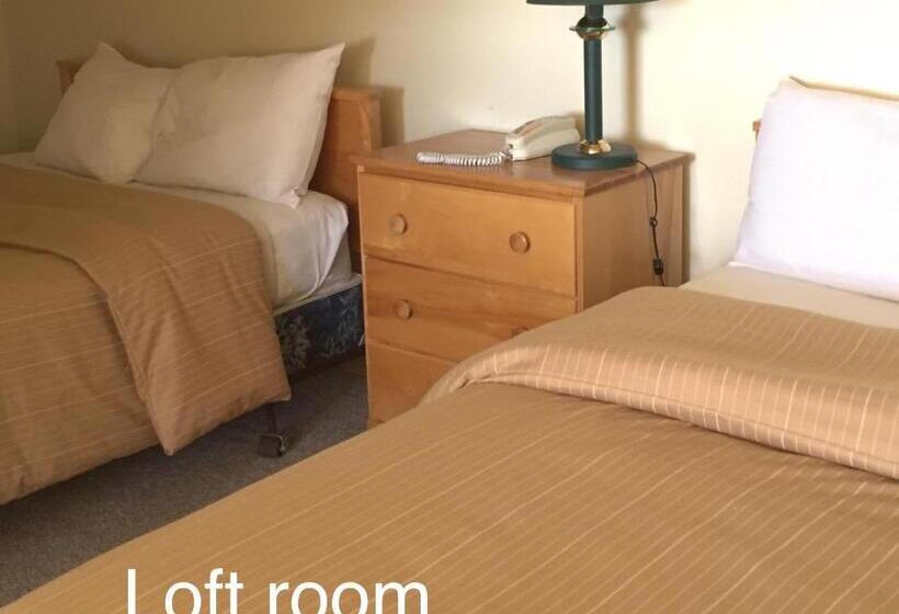 Номер Стандарт 2 Двуспальные Кровати, North Adventure Inn