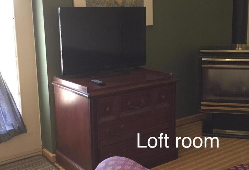 غرفه قياسيه سريرين مزدوجين, North Adventure Inn