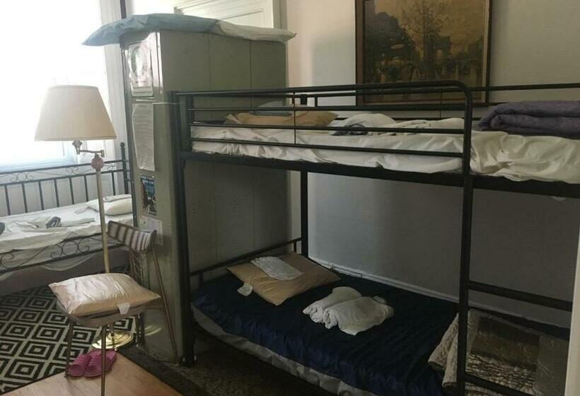 ルームシェアのワンベッド, Pring Guesthouse