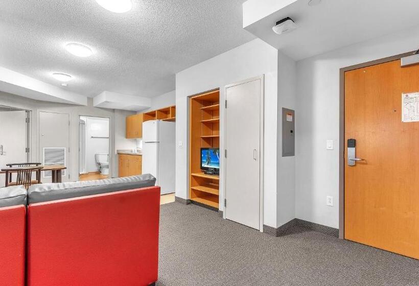 جناح 4 غرف نوم, Residence & Conference Centre   London