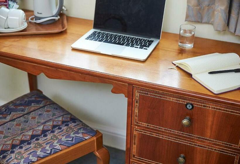 חדר סופריור, Yarnfield Park Training And Conference Centre