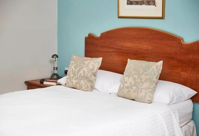 Standard Yhden Hengen Huone, Yarnfield Park Training And Conference Centre