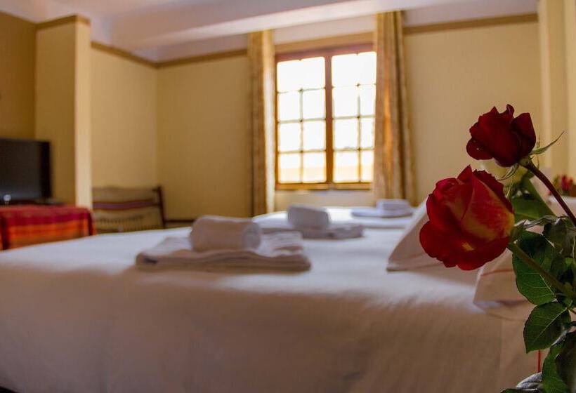 اتاق خانوادگی, Tumy House B&b