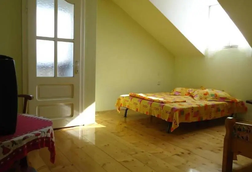 Standard Kolmen Hengen Huone Jaettu kylpyhuone, Helga House