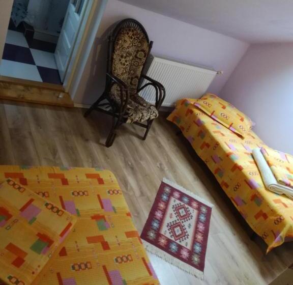 חדר סטנדרט לשלושה, Helga House