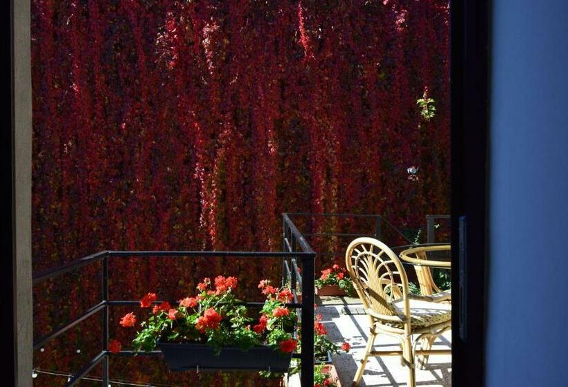 Номер Стандарт, Goldsmith