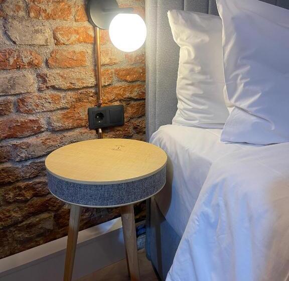 Студия Deluxe, Goldsmith