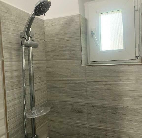 标准间, Paradox Movila