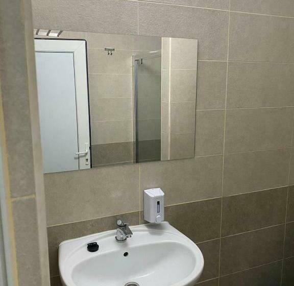 标准间, Paradox Movila