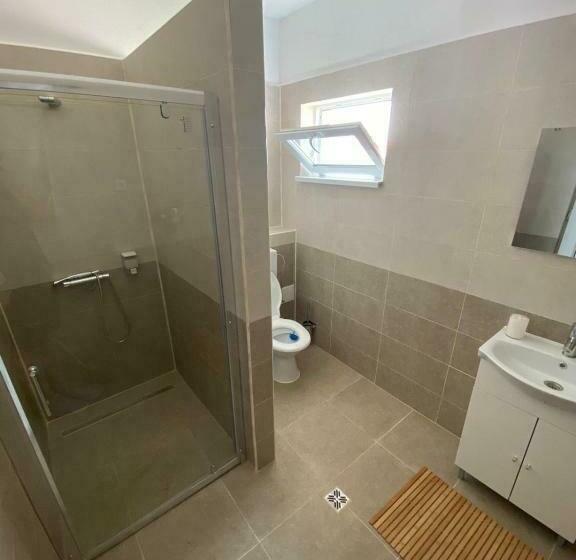 标准间, Paradox Movila