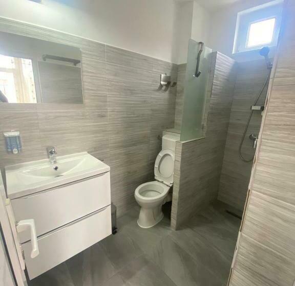 标准间, Paradox Movila